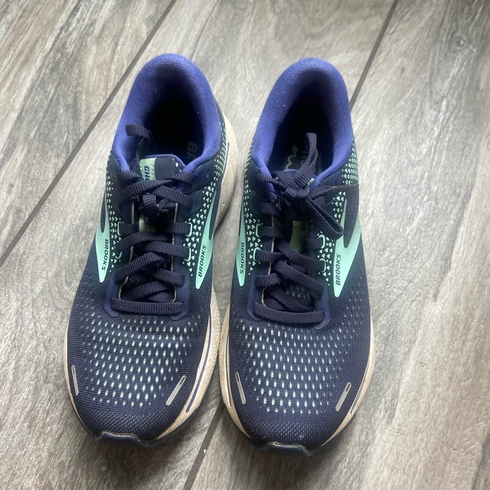 Women’s brooks ghost sneakers